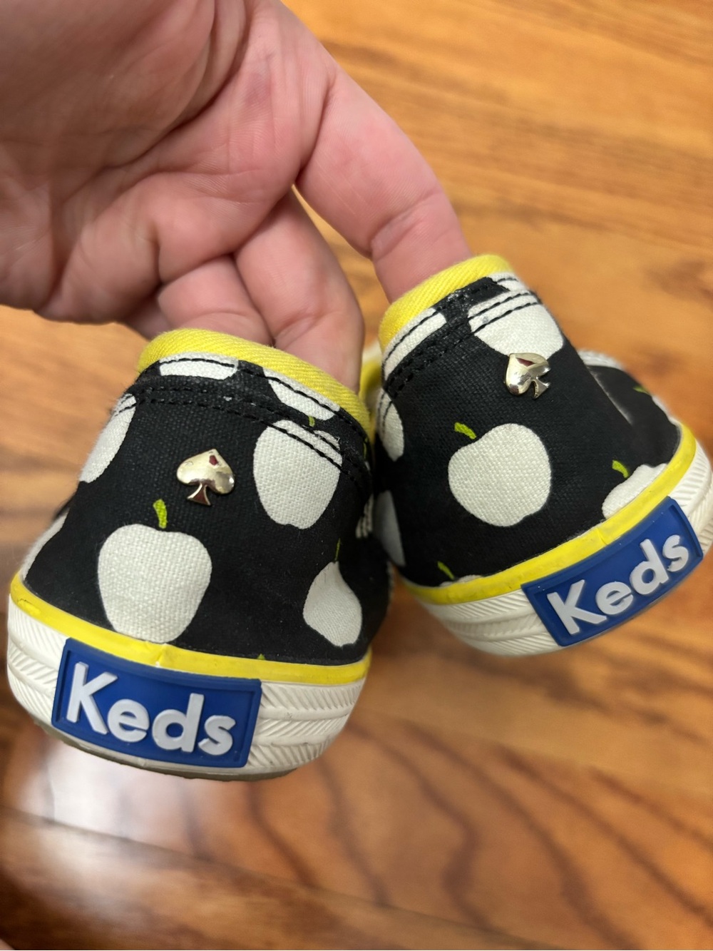 Kate Spade x Keds White Black Yellow Apple Print Canvas Sneaker Women’s Size 8.5 - Picture 6 of 10